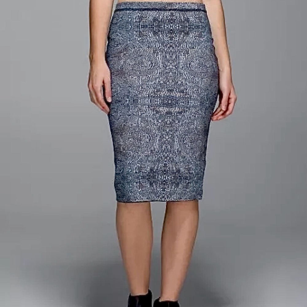 LULULEMON Twice As Nice straight SKIRT REVERSIBLE 6 Bead Envy Silver Spoon/Black